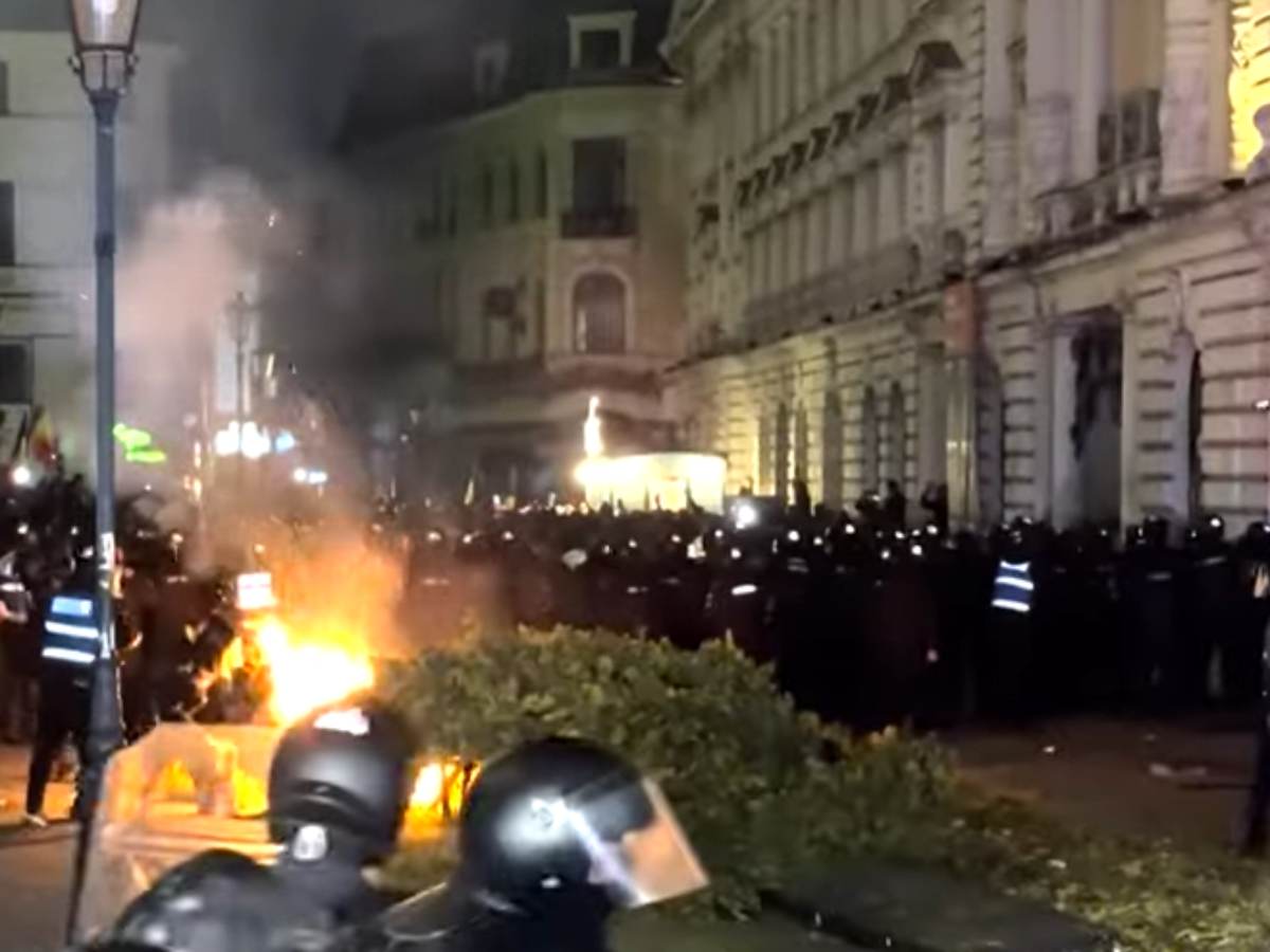 Haos na ulicama Bukurešta: Rumunska izborna komisija odbacila kandidaturu Đorđeskua, što je izazvalo proteste