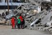 Palestinska deca u Kan Junisu, gradu u Gazi koji je uništen u izraelskom bombardovanju