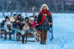 Vodiča naroda Sami vodi turiste u obilazak u Norveškoj