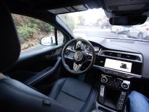 Autonomno taxi vozilo