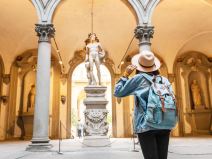 Turistkinja u palati Mediči