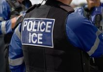 pripadnik američke imigracione službe ICE