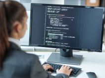 Devojka programiranje