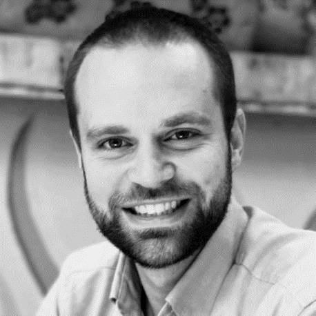 M.Sc. industrijske ekologije Milan Veselinov – se profesionalno bavi cirkularnom ekonomijom u Srbiji od kad se iz Holandije vratio sa ciljem da odgovornim firmama pomogne u tranziciji ka dobrom poslovanju, i da kreira pozitivan i prihvatljiv ambijent za takvo poslovanje. Radio je na brojnim projektima Evropske unije, regionalnim i lokalnim istraživanjima i projektima, kako na strateškim, tako i u istraživačkom i poslovnom miljeu. Završio je master studije Inudstrijske ekologije na zajedničkom programu Holandskog tehničkog univerziteta Delft, Univerziteta Lajden, Švedskog tehničkog univerziteta Chalmers i Austrijskog univerziteta Karl Franzens u Gracu. Osnovao je firmu CirEkon koja je u potpunosti posvećena i specijalizovana za tranziciju ka odgovrnoj cirkularnoj ekonomiji.