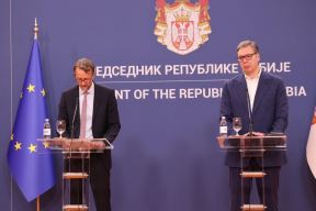 bekerat vučić.jpg