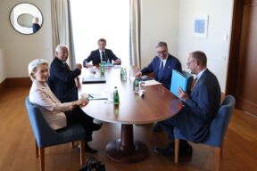 Ursula fon der Lajen, Antonio Košta, Emanule Makron, Aleksandar Vučić i Fridrih Merc