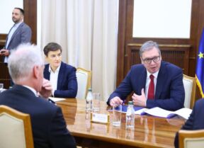 Vučić i Brnabić.jpg