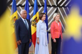 Antinio Košta, Maj Sandu, Ursula fon der Lajen