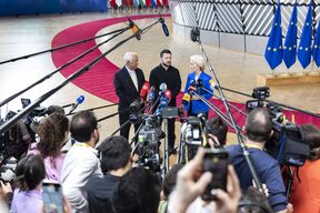 Antonio Košta, Vladimir Zelenski i Ursula fon der Lajen