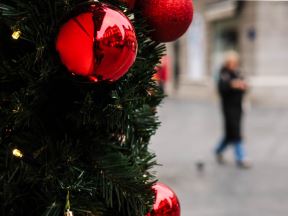 ukrasi na novogodišnjoj jelci u beogradu