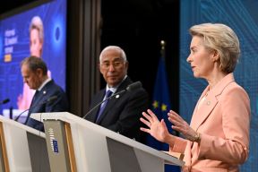 Ursula fon der Lajen, Antonio Košta i Donald Tusk na konferenciji za medije