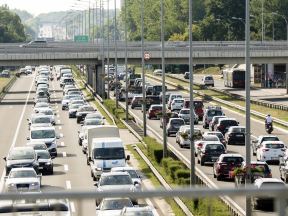 Kolone automobila na auto-putu u Beogradu