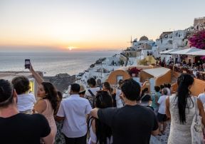 Veliki broj turista na Santoriniju