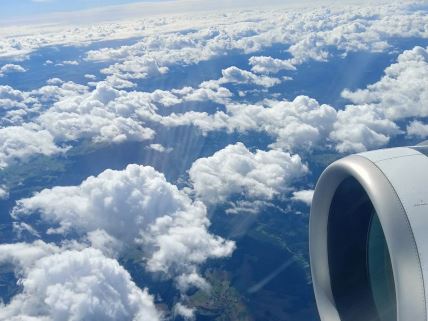 Oblaci i avion
