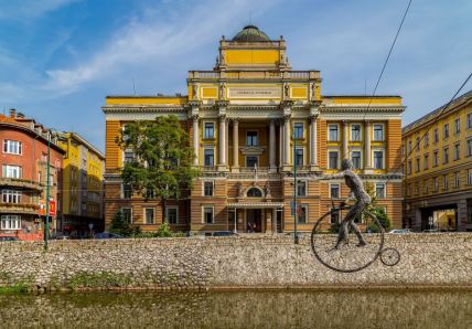 statua bicikliste na žici u Sarajevu