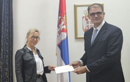 Ambasadorka Francuske crop.jpg