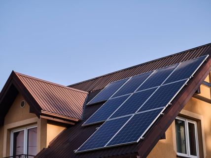 Solarni paneli na krovu kuće