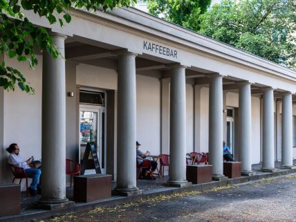 Kafić na groblju u Berlinu