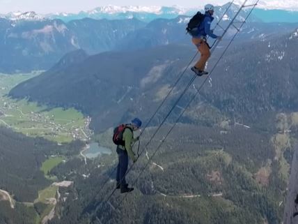 Penjači se penju uz Nebeske lestvice u Austriji
