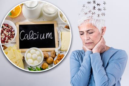 Slikovit prikaz žene kojoj se oduzima deo glave, demecija/Natpis kalcijuma, a okolo hrana koja sadrži kalcijum