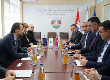 Andreas fon Bekerat na sastanku u Novom Pazaru