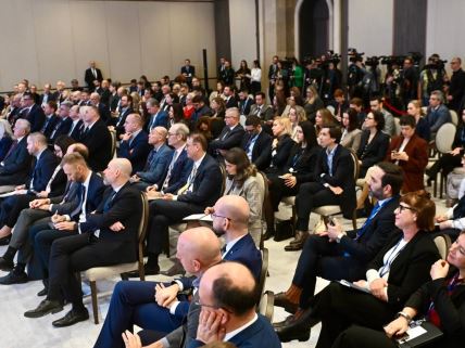 Beltalks publika na panelu.jpg