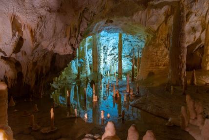 Frasasi pećina u Italiji