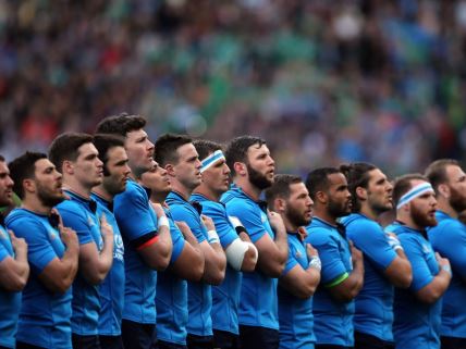 Italijanska reprezentacija tokom izvođenja himne