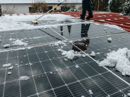 Solarni paneli pod snegom