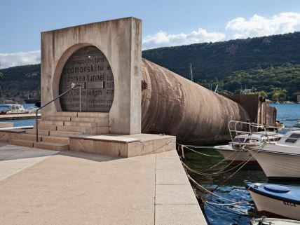 shutterstock_2693309583 (1).jpg