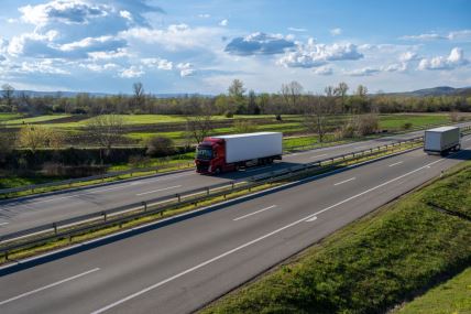 kamioni prolaze auto-putem u Srbiji