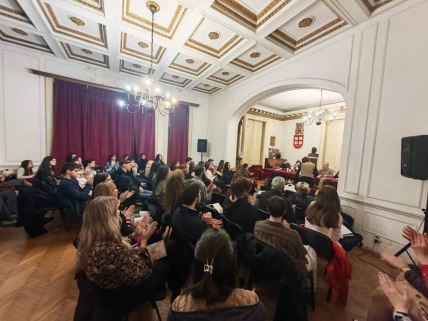 Mladost u svečenoj sali UKS-a