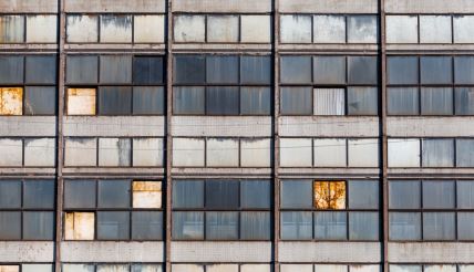 prozori stare industrijske zgrade