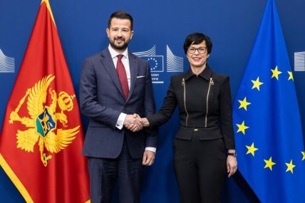 Rukovanje Jakova mIlatovića i Marte Kos