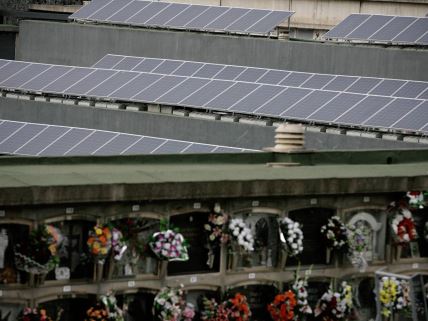 Solarni paneli postavljeni na groblju u Barseloni