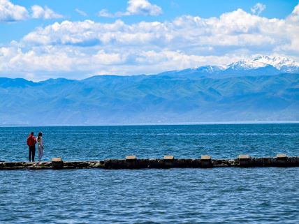 Turisti posmatraju Ohridsko jezero