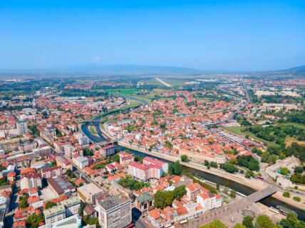 Pogled iz vazduha na Niš i reku Nišavu