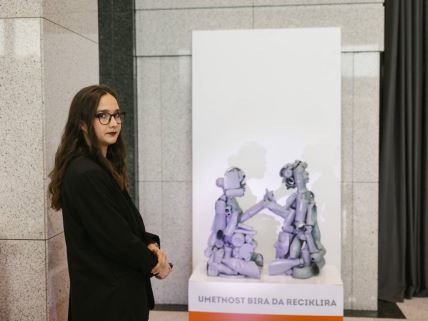 Teodora Nikolić je skulpturom Jedinstvo osvojila drugo mesto na konkursu Umetnost bira da reciklira