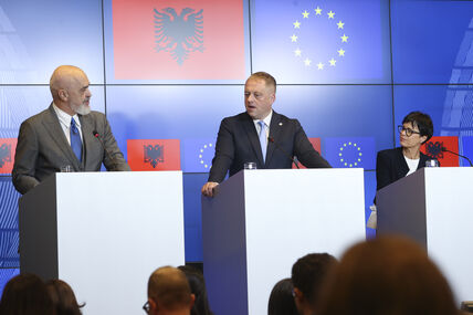 Edi Rama, Tomas Birn i Marta Kos na Međuvladinoj konferenciji u Luksemburgu