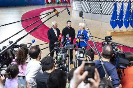 Antonio Košta, Vladimir Zelenski i Ursula fon der Lajen