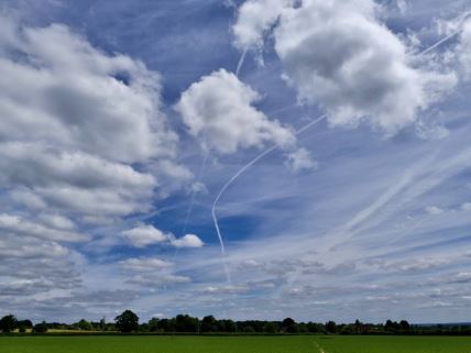 Oblaci i nebo iznad Dunsdena, UK
