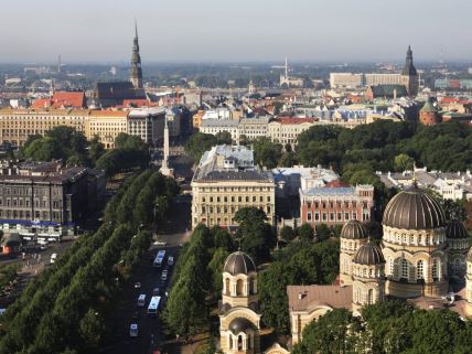 Riga, pogled na stari grad i katedralu Svetog Petra