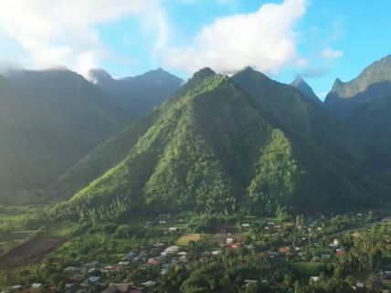 teahupo'o je mesto poznato po surfovanju