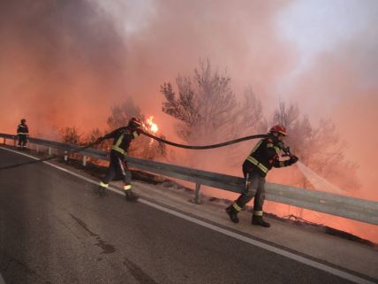 Vatrogasci u borbi protiv požara u Tučepima, Hrvatska, jul 2024.