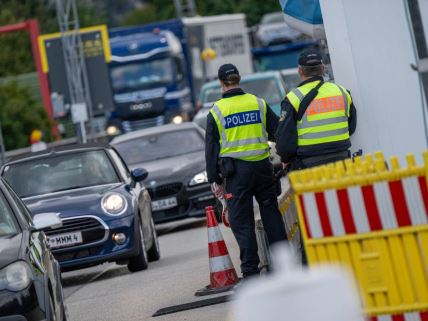 nemačka policija proverava vozila na graničnim prelazima