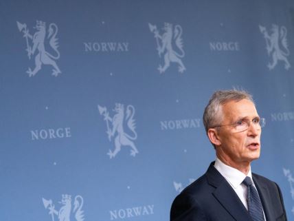 jens stoltenberg se obraća novinarima u oslu