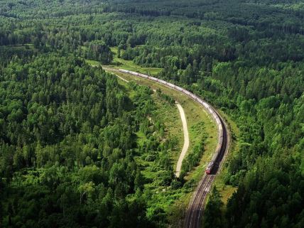 Voz prolazi Transsibirskom železnicom u regionu Krasnojarska