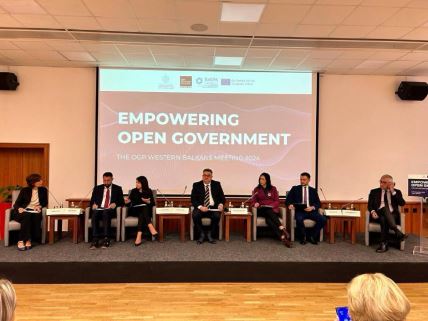 Ministarka Jelena Žarić Kovačević prisustvuje panelu o otvorenoj upravu na forumu u Tirani