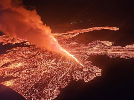 Erupcija vulkana na Islandu posmatrana iz vazduha