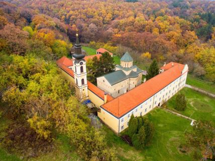 Manastir Novo Hopovo na obroncima Fruške gore